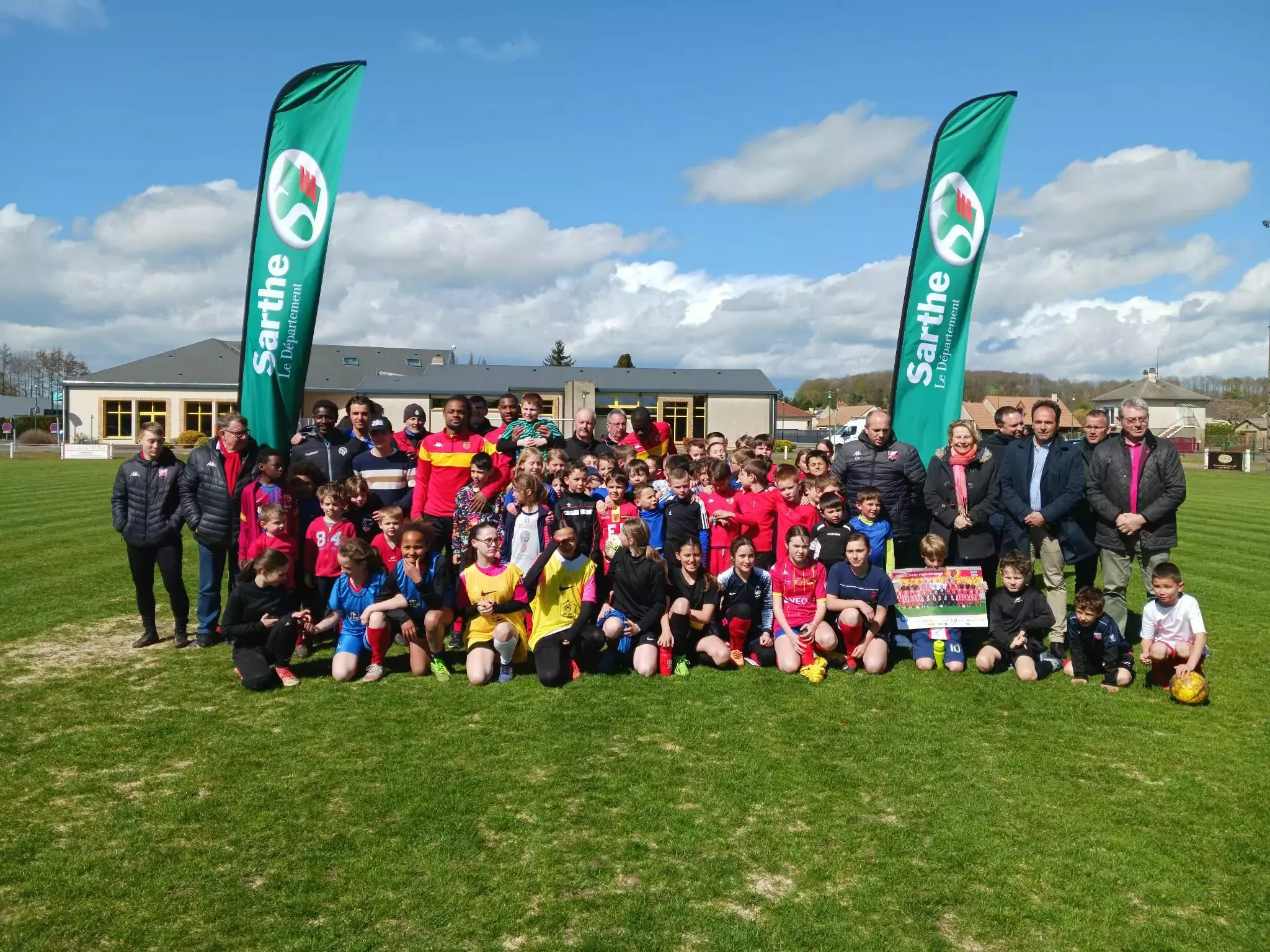 Football un entra nement avec les pros pour les jeunes de Breil